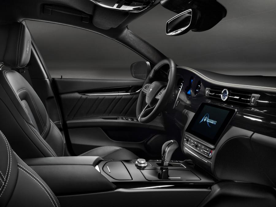 Интерьер Maserati Quattroporte S Q4 GranLusso (M156) 2017 года  (фото 10 из 62)